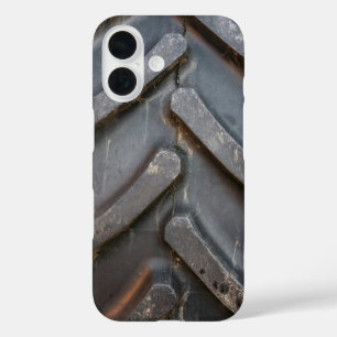 Coques iPhone 16 Gros plan sur la bande de roulement d'un pneu de t