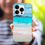 Coques iPhone 16 Pro Hawaii Beach Tropical Girly Blue Confetti Custom<br><div class="desc">Pensez à l'été chaque fois que vous utilisez ce boîtier de téléphone portable de nom personnalisé. Profitez de la solitude d'une plage d'Hawaii vide avec cette photo côtière étonnante et vibrante, tipée de minuscules points de confettis glam, bleu turquoise et or étincelant. Fait un grand cadeau pour quelqu'un spécial! Il...</div>