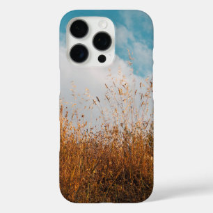 Coques iPhone 16 Pro Herbes sauvages avec ciel nuageux