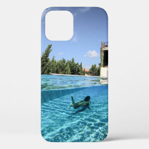 Case-Mate iPhone Case Homme en piscine le matin