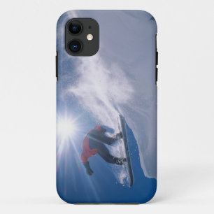 Coques Pour iPhone Homme sautant d'une grande corniche sur un snowboa