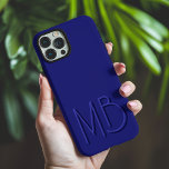 Coques iPhone 16 Pro Max Initiales de Monogramme bleu moderne contemporaine<br><div class="desc">Moderne Monogramme bleu Initiales Téléphone contemporain 16 Pro Max Coques dispose d'un monogramme personnalisé dans la typographie de script moderne. Parfait pour la famille et les amis pour les anniversaires,  Noël,  vacances,  Fête des Mères,  Fête des pères et plus. Conçu par ©2024 Evco Holidays www.zazzle.com/store/evcoholidays</div>