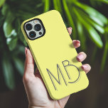 Coques iPhone 16 Pro Max Initiales de Monogramme Jaune moderne contemporain<br><div class="desc">Initiales de Monogramme Jaune moderne Téléphone contemporain 16 Pro Max Coques dispose d'un monogramme personnalisé dans la typographie de script moderne. Parfait pour la famille et les amis pour les anniversaires,  Noël,  vacances,  Fête des Mères,  Fête des pères et plus. Conçu par ©2024 Evco Holidays www.zazzle.com/store/evcoholidays</div>