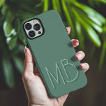 Coques iPhone 16 Pro Max Initiales modernes de Monogramme Eucalyptus Contem<br><div class="desc">Moderne Eucalyptus Monogram Initiales Téléphone contemporain 16 Pro Max Coques dispose d'un monogramme personnalisé dans la typographie de script moderne. Parfait pour la famille et les amis pour les anniversaires,  Noël,  vacances,  Fête des Mères,  Fête des pères et plus. Conçu par ©2024 Evco Holidays www.zazzle.com/store/evcoholidays</div>