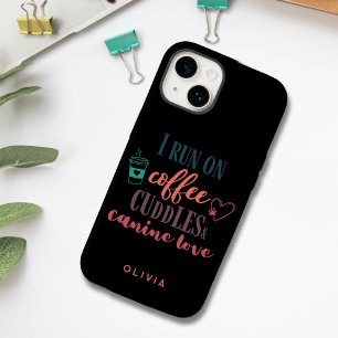 Coque Pour iPhone 14 Je fonctionne au café câlins amour canin sarcelle