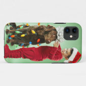 Coques Case-Mate iPhone Jeune garçon enroulant des lumières de Noël autour (Dos (Horizontal))