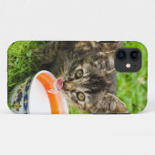Coques Case-Mate iPhone Joli chaton buvant dans un bol (Dos (Horizontal))