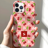 Coques Case-Mate iPhone Joli motif floral à pois Cerises Rose Monogramme