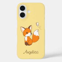 Joli Petit Renard Regardant un Papillon