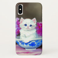 Kitten blanc vintage aux fleurs roses