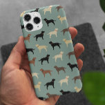 Coque iPhone 15 Pro Max Labrador Retriever Chien Silhouettes Laboratoires<br><div class="desc">Motif de silhouettes de chien Labrador Retriever avec Black Labs,  Yellow Labs,  Chocolate Labs et Fox Red Labradors. Cette conception de chiens cool est disponible sur une variété de boîtiers de téléphones cellulaires.</div>