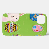 Coques Case-Mate iPhone Lapin de Pâques jouant avec des oeufs peints (Verso (horizontal))