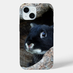 Coque Pour iPhone 15 Lapin noir en creux d'un arbre