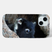 Coques Case-Mate iPhone Lapin noir en creux d'un arbre (Verso (horizontal))