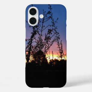iPhone 16 Plus Case Lever de soleil entre les silhouettes de tiges de