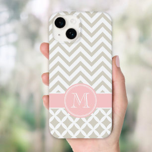 Coque Pour iPhone 14 Linge Beige et rose Chevron Personnalisé Monogramm