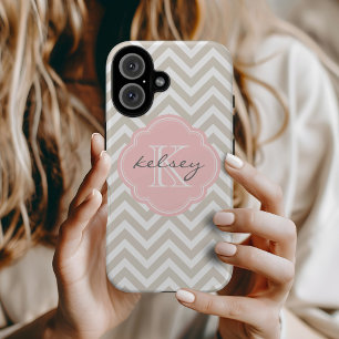 Coques iPhone 16 Linge Beige et rose Chevron Personnalisé Monogramm