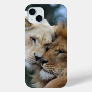 Coque iPhone 15 Mini Lion et lionne qui s'étourdissent