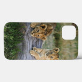 Coques Case-Mate iPhone Lionceaux sur une bûche (Verso (horizontal))