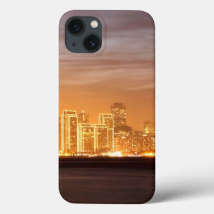 iPhone 13 Case Lune plaçant au-dessus de San Francisco décembre