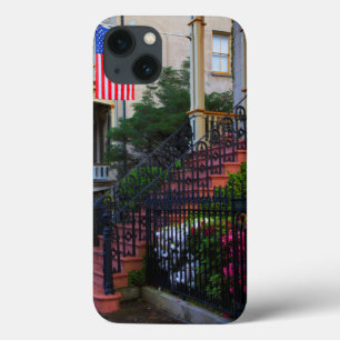 Etui iPhone 13 Maison dans le quartier historique au printemps