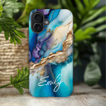 Coques iPhone 16 Plus Marbre bleu or moderne Nom personnalisé<br><div class="desc">Marbre d'or bleu moderne Nom personnalisé iPhone 16 Plus Coque présente votre nom personnalisé dans une élégante typographie de script de calligraphie sur un arrière - plan moderne en marbre bleu et or. Un cadeau parfait pour elle pour l'anniversaire, maman pour la fête des mères, soeur ou bestie pour Noël...</div>