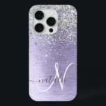 Coque iPhone 15 Pro Métal brossé violet Parties scintillant d'argent N<br><div class="desc">Personnalisez facilement ce design branché de boîtier de téléphone chic avec une jolie parties scintillant brillante en argent sur un arrière - plan métallique brossé violet.</div>