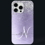 Coque iPhone 15 Pro Max Métal brossé violet Parties scintillant d'argent N<br><div class="desc">Personnalisez facilement ce design branché de boîtier de téléphone chic avec une jolie parties scintillant brillante en argent sur un arrière - plan métallique brossé violet.</div>