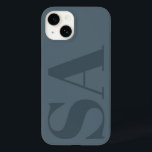 Coque Pour iPhone 14 Moderne bleu poussiéreux initial minimaliste conte<br><div class="desc">Monogramme initial bleu poussiéreux moderne minimaliste design de boîtier de téléphone contemporain.</div>