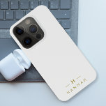 Coque iPhone 15 Pro Monogram or gray | Minimaliste Elegant Moderne<br><div class="desc">A simple stylish custom monogram design in a gold minimalable typographiy on an elegant minimum taupe gray background. The monogram initials and name can easily be personalized along with the feature line to make a design as unique as you are! Le parfait poison de l'accessoire pour un instant.</div>