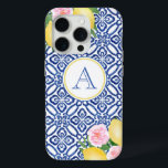 Coque iPhone 15 Pro Monogram Positano Lemons Bleu Blanc Carreaux itali<br><div class="desc">Citrons peints à la main,  rehaussés de fleurs d'aquarelle rose,  contre un arrière - plan motif vintage en carreaux bleu et blanc.</div>