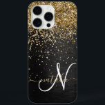 Coques iPhone 16 Pro Max Monogramme à étincelle noire à Parties scintillant<br><div class="desc">Personnalisez facilement ce design élégant et branché de boîtier de téléphone avec une jolie parties scintillant dorée brillante sur un arrière - plan métallique brossé noir.</div>