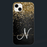 Coque Pour iPhone 14 Plus Monogramme à étincelle noire à Parties scintillant<br><div class="desc">Personnalisez facilement ce design élégant et branché de boîtier de téléphone avec une jolie parties scintillant dorée brillante sur un arrière - plan métallique brossé noir.</div>