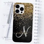 Coque Pour Pour iPhone 14 Pro Max Monogramme à étincelle noire à Parties scintillant<br><div class="desc">Personnalisez facilement ce design élégant et branché de boîtier de téléphone avec une jolie parties scintillant dorée brillante sur un arrière - plan métallique brossé noir.</div>