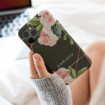 Coque iPhone 15 Pro Monogramme Aquarelle Florale Vert foncé<br><div class="desc">Personnalisez ce magnifique coque d'aquarelle fleurie avec votre nom qui a un cadre géométrique or rose dans l'arrière - plan.</div>