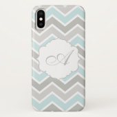 Coques Case-Mate iPhone Monogramme bleu et gris de Chevron de zigzag (Dos)
