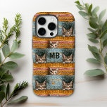 Coques iPhone 16 Pro Monogramme chats mignons fille sertie personnalisé<br><div class="desc">Monoram Cute Cats Knished Girly Personnalisé iPhone 16 Pro Coques dispose de chats mignons qui voyagent à travers un motif orange et bleu. Personnalisé avec votre monogramme personnalisé. Parfait comme cadeau pour les amoureux de les chats pour Noël,  anniversaire,  vacances et plus encore. Conçu par ©2024 Evco Studio www.zazzle.com/store/evcostudio</div>