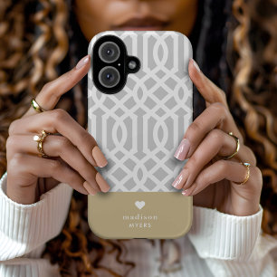 Coques iPhone 16 Monogramme de coeur gris et or Trellis