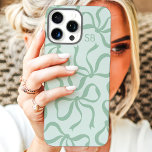 Coques iPhone 16 Pro Max Monogramme de menthe verte<br><div class="desc">Habille ton téléphone en style avec ce boîtier de téléphone vert menthe chic et tendance! Doté d'un motif ludique d'arcs dessinés à la main et personnalisé avec votre monogramme, ce coque est le parfait mélange de mode et de fonction. Fabriqué à partir de matériaux durables pour protéger votre téléphone contre...</div>