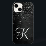 Coque Pour iPhone 14 Monogramme d'étincelle à Parties scintillant noire<br><div class="desc">Personnalisez facilement ce design élégant et branché de boîtier de téléphone avec une jolie parties scintillant brillante noire sur un arrière - plan métallique brossé noir.</div>