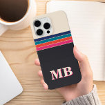 Coque iPhone 15 Pro Max Monogramme initial de bande rétro minimaliste<br><div class="desc">Étui téléphonique minimaliste Retro Stripe Initial Monogramme. Créez votre propre coque iphone personnalisé avec un nom initial personnalisé.</div>