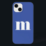Coque Pour iPhone 14 Monogramme moderne initial<br><div class="desc">La typographie coque moderne minimaliste monogramme design initial qui peut être modifié pour personnaliser. Blanc sur un arrière - plan bleu.</div>