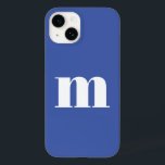 Coque Pour iPhone 14 Monogramme moderne initial<br><div class="desc">La typographie coque moderne minimaliste monogramme design initial qui peut être modifié pour personnaliser. Blanc sur un arrière - plan bleu.</div>