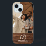 Coque Pour iPhone 15 Monogramme Photo Bois Bois Bois Bois Bois Nom pers<br><div class="desc">Monogram Photo Wood Grain Timber Personnalisé Nom iPhone 15 Coques dispose de votre photo préférée avec votre nom personnalisé et monogramme sur un accent en bois. Personnalisez en modifiant le texte dans les zones de texte fournies. Conçu par ©Evco Studio www.zazzle.com/store/evcostudio</div>