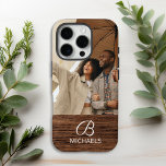 Coques iPhone 16 Pro Monogramme Photo Bois Bois Bois Bois Bois Nom pers<br><div class="desc">Monogram Photo Wood Grain Timber Nom personnalisé iPhone 16 Pro Coques dispose de votre photo préférée avec votre nom personnalisé et monogramme sur un accent en bois. Personnalisez en modifiant le texte dans les zones de texte fournies. Conçu par ©Evco Studio www.zazzle.com/store/evcostudio</div>