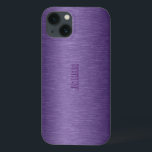 Etui iPhone 13 Monographie en aluminium brossé violet métallique<br><div class="desc">Tons violet profond look aluminium brossé métallique. Disponible sur d'autres produits et 8 couleurs différentes. monogramme personnalisable et optionnel</div>