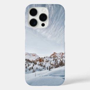 Coques iPhone 16 Pro Montagne Enneigée Sous Un Ciel Clair