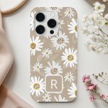 Coque iPhone 15 Pro Motif Beige de la marguerite initiale personnalisé<br><div class="desc">Ajoutez une touche d'élégance et de charme à votre iPhone avec notre Motif de charme Daisy sur coque iphone beige. Dotée d'un design charmant de pâtisseries délicates sur un arrière - plan rose apaisant, cette coque allie des tons pastel neutres pour créer un look doux et élégant. Parfait pour les...</div>