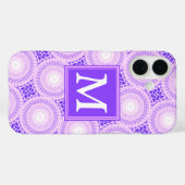 Coques Case-Mate iPhone Motif de cercles violets monogramme (Verso (horizontal))