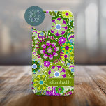 Coque Pour iPhone 15 Motif floral tendance rétro avec bloc de nom<br><div class="desc">Un design floral et audacieux aux tons violets et verts colorés avec un bloc de couleur amusant pour ajouter votre nom ou n'importe quel texte. La folle motif aux fleurs a une variété de couleurs. Vous pouvez ajouter un nom, un monogramme ou un autre texte personnalisé. Si vous avez besoin...</div>